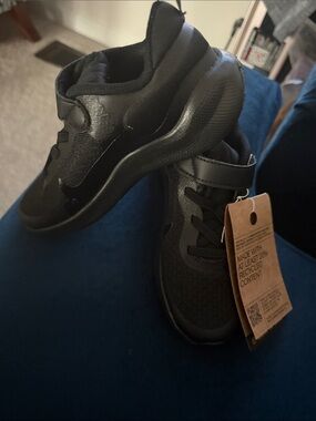 Nike Kids' All-Black Lightweight Athletic Sneakers